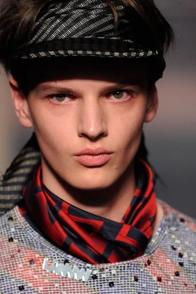 Look 27